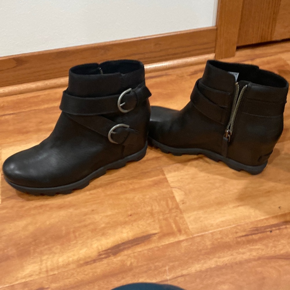 Black wedge Sorel Booties